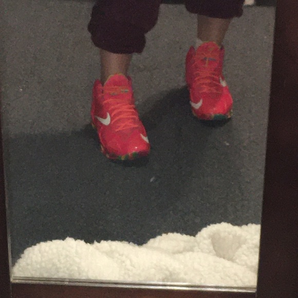 Nike - Picture 5 of 8